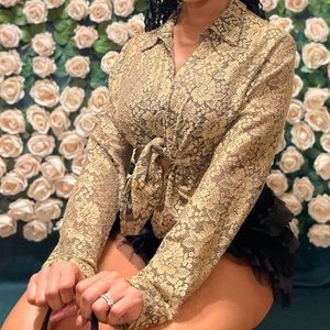 New York & Company Gold Lace Blouse sz XL